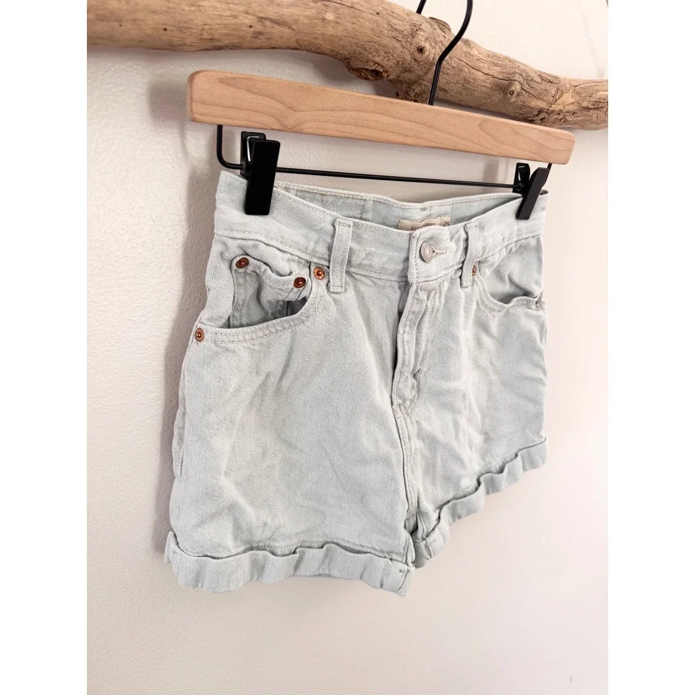 Levis A-Line Mom Shorts Womens 25 Light Wash Denim High Waisted Rolled Cuff